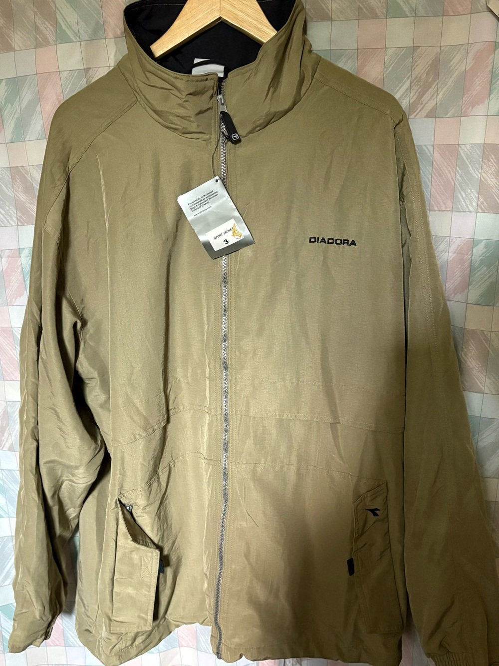 Diadora Men’s Beige Hooded Windbreaker Jacket Full Zip Stand-Up Collar Logo XL